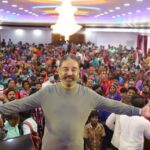 Kamal Haasan Instagram - எதைச் செய்தாவது ஜெயிக்க வேண்டுமென நினைப்பவர்கள் நாடு பிடிக்க நடிக்கிறார்கள். எதையாவது செய்ய ஜெயித்தாக வேண்டுமென துடிப்பவர்கள் நாடு காக்கத் துணிகிறார்கள். முன்னது வெறி. பின்னது வீரம். நீங்கள் யார் பக்கம்?
