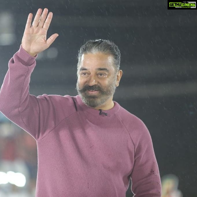 Kamal Haasan Instagram - பொள்ளாச்சியில் அடாது பெய்யும் மழையிலும் விடாது ஒலிக்கிறது நாளை நமதே எனும் முழக்கம். இனி நன்மைகளே தமிழகத்தில் நடக்கும். வெற்றி எமதே!
