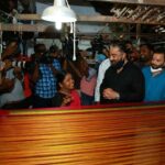 Kamal Haasan Instagram - காஞ்சிபுரம் நெசவாளர்கள் உலகைத் தங்கள் கலையால் ஈர்த்தவர்கள். ஜி.எஸ்.டி, கொரானா என அடுத்தடுத்து விழுந்த அடிகளால் அவர்கள் வாழ்வு நசிந்துவிட்டது. உரிய நிவாரணமும், தொழில் சிறக்க ஊக்கமும் உடனே  அளிக்கப்பட வேண்டும். #சீரமைப்போம்_தமிழகத்தை