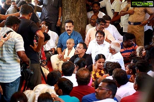 Kamal Haasan Instagram - கிராம சபைக் கூட்டங்களை ரத்து செய்ய வைத்த நிஜக் காரணம் என்ன ? கொரோனா கால செலவு கணக்கு பற்றி மக்கள் கேள்விகள் கேட்பார்கள் என்ற பயமா? அல்லது மக்கள் நீதி மய்யம் கொண்டுவிடும் என்ற நடுக்கமா? சீப்பை ஒளித்து வைத்தால் கல்யாணம் நின்று விடுமா? நாளை எமதே!