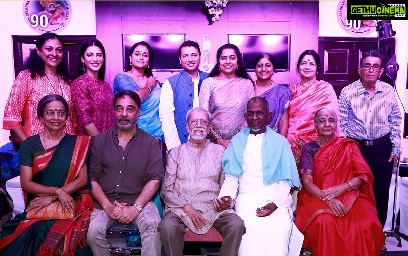 Kamal Haasan Instagram - எங்கள் அனைவருக்கும் அண்ணனாகவும், வழிகாட்டியாகவும், தந்தையாகவும், இன்று வரை புரட்சிக்காரனாகவே வாழ்ந்துவரும் எங்கள் மூத்த அண்ணன் சாருவிற்கு இன்று 90 வயது. வாழ்த்துக்களுடனும் வணக்கங்களுடனும் உங்கள் நான்.