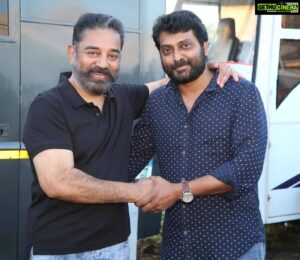 Kamal Haasan Instagram - It's been long overdue. Welcome on board Narain. #lokeshkanagaraj #vikram @rkfioffl Reposted from @narainraam A fan boy's dream come true moment,sharing screen space with the legend who inspired him to become an actor.Onboard #vikram @ikamalhaasan Thankyou dear @lokesh.kanagaraj and @rkfioffl . #fanboy #daretodream #movies