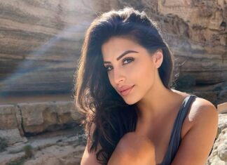 Karishma Kotak Instagram - 🎶 here’s looking at you @shonalinagrani Muscat, Oman