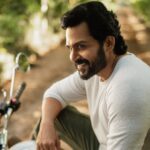 Karthi Instagram – Let us celebrate this #Deepavali with Love and Peace in our hearts! May we carry this festive cheer and positivity all through the year! Wishing a very Happy Deepavali to you and your loved ones! 😊

Shot by @waranyogesh_v 
Styled by @poornima_ramaswamy