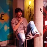 Karthik Kumar Instagram - Some days you neeeeeddddd the stage time and then you get a kiss on the cheek from the world ❤️