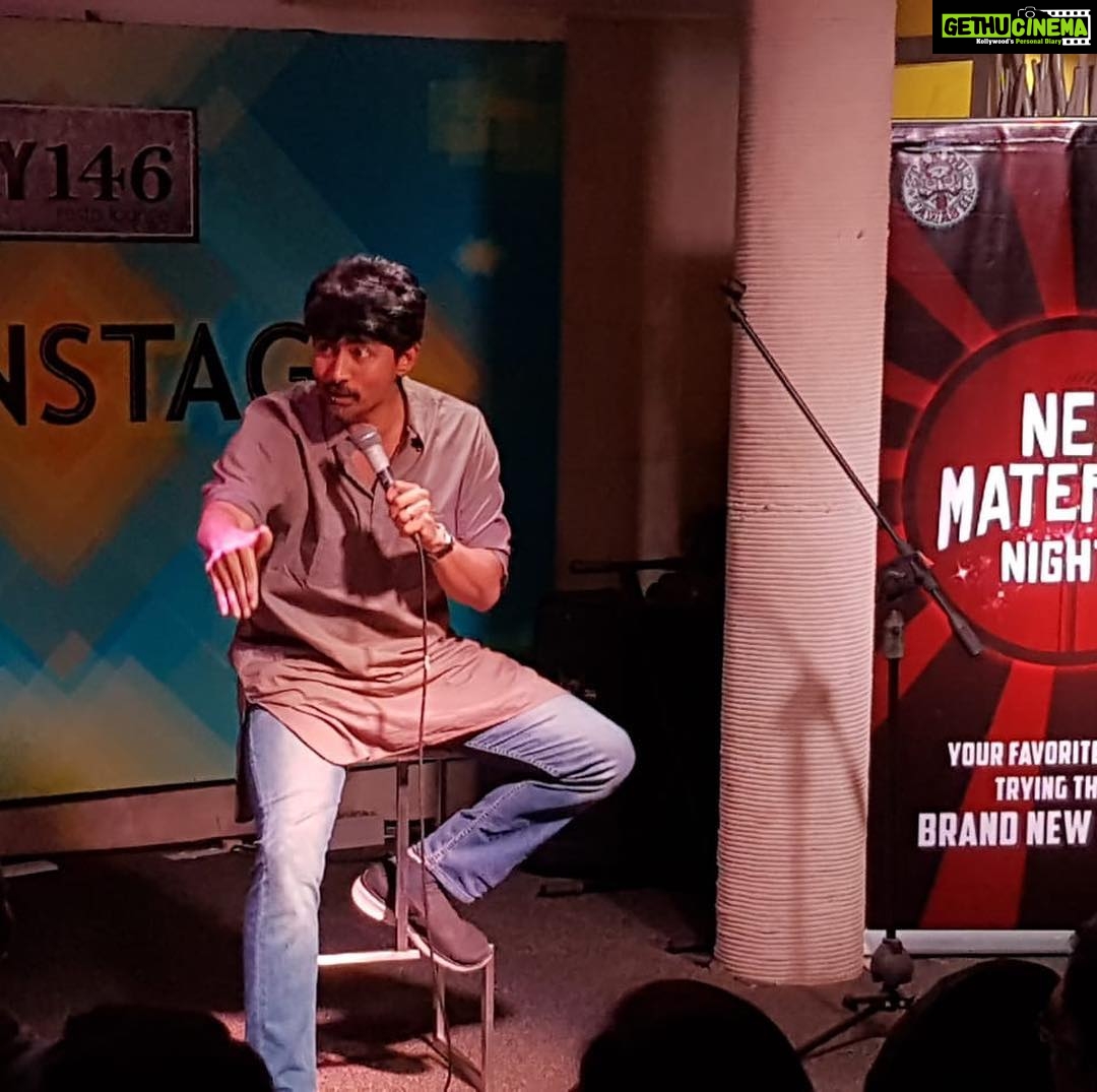 Karthik Kumar Instagram - Some days you neeeeeddddd the stage time and then you get a kiss on the cheek from the world ❤️