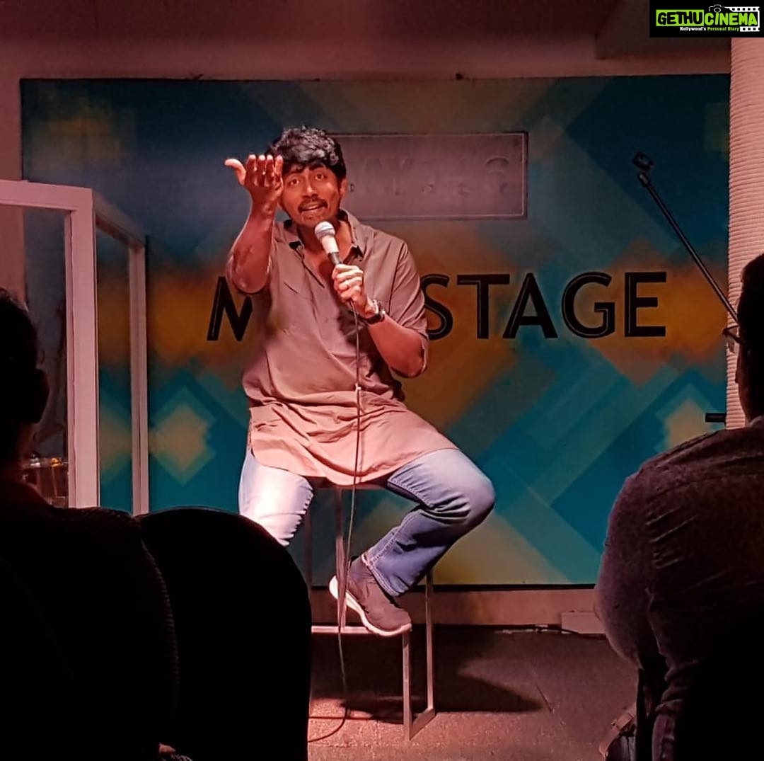 Karthik Kumar Instagram - Some days you neeeeeddddd the stage time and then you get a kiss on the cheek from the world ❤️