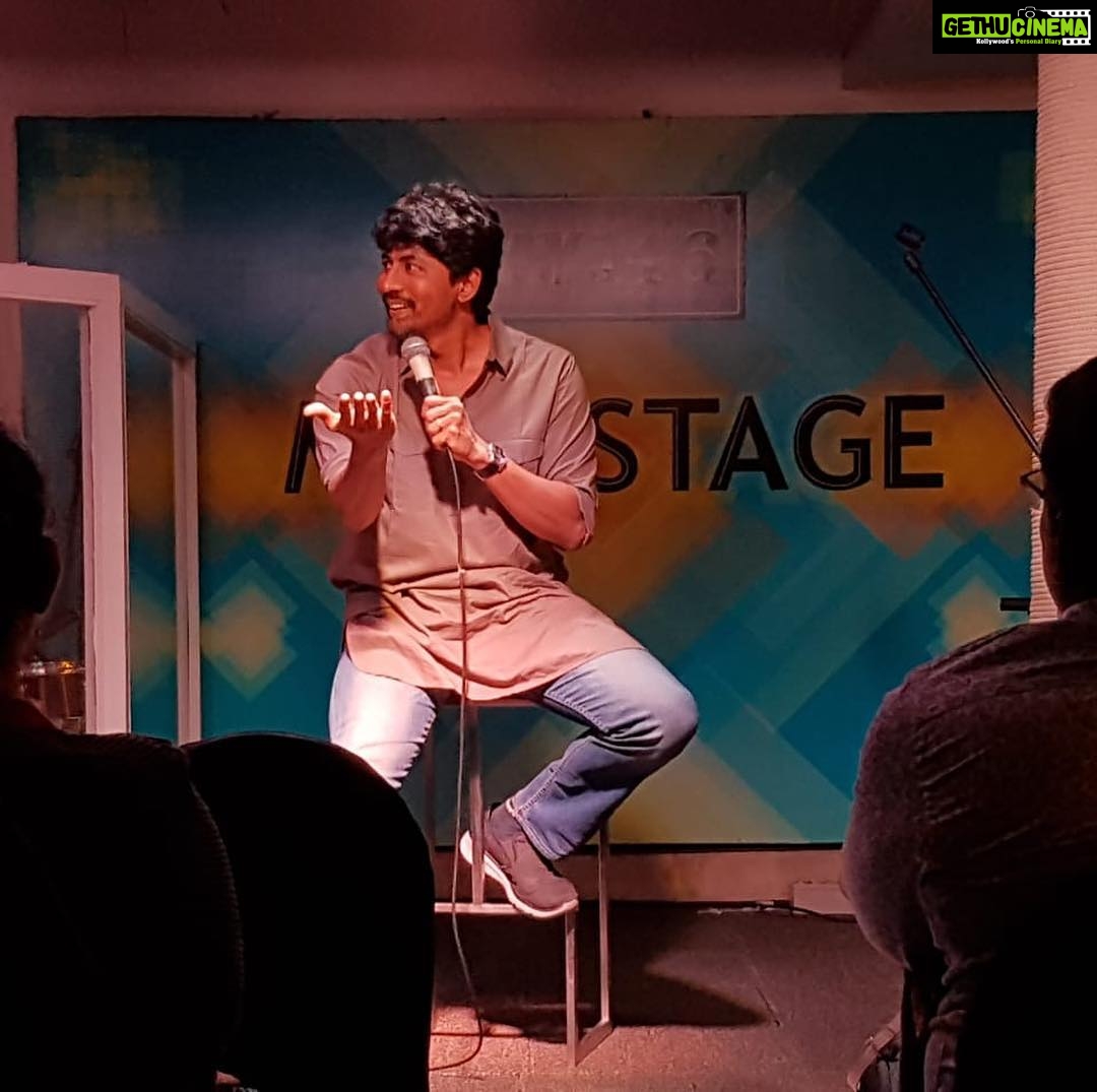 Karthik Kumar Instagram - Some days you neeeeeddddd the stage time and then you get a kiss on the cheek from the world ❤️