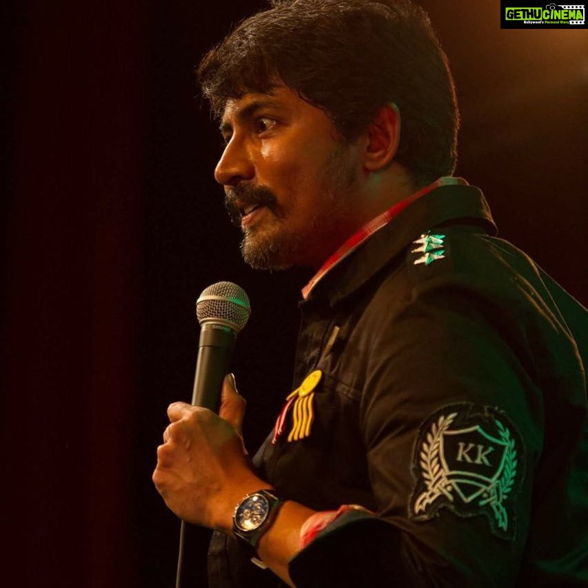 Karthik Kumar Instagram - It’s done folks! 10 weeks of touring - 3 continents & 23 cities. #BloodChutney comes bk for its last leg of touring Jan-Mar 2018. It’s the best art Iv done in #comedy so far 🙂 - if u miss it, u miss some love and laughter and a hug. Bye for now.
