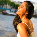 Karthika Nair Instagram - Girls just wana have sun 🧡 #throwback to shades of #sunkissed skin Embrace your colour.. #karthikanair London Eye River Cruise