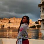 Karthika Nair Instagram – When the princess found her castle 👑

Thank you for a Royal getaway
#friendversary @sonia_vardhan💗 

Fab hospitality by:
@theleelapalaceudaipur 
@tajlakepalace Udaipur – The City of Lakes