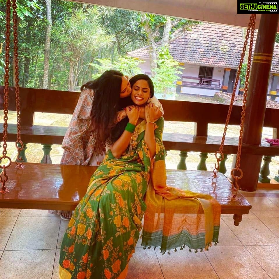 Karthika Nair - 19.3K Likes - ഐശ്വര്യവും, സമൃദ്ദിയും നിറഞ്ഞ നല്ല നാളുകൾ എന്നും ഉണ്ടാവട്ടെ ഒപ്പം മനസ്സിൽ സ്നേഹത്തിന്റെ ഒരു ഓണം. ഹാപ്പി ഓണം!
#happyonam 🌻
Sari courtesy @zariculture