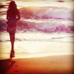 Karthika Nair Instagram - Legend has it that she still roams the shore forever chasing the sun... 🌻 #sunkissed  #beachlife
