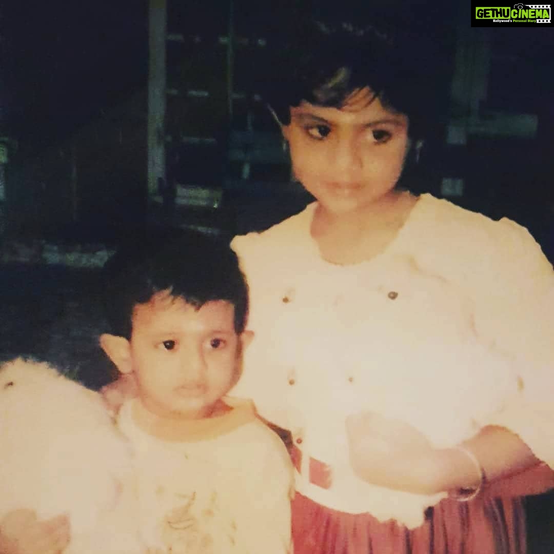 Karthika Nair Instagram - Praying on this #rakshabandhan that god gives all brothers strength to continue protecting themselves from their badass sisters! We understand sister can be intimidating... One day you will hopefully be strong as us😘 hang in there🤗 Miss you @nairvignesh10 💙