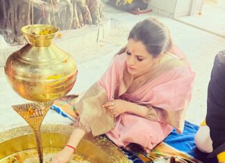 Kashish Singh Instagram - Gangadharay Shiv Gangadharay Har Har Bole Namah Shivaya. #lordshiva #mahadev #bhakti #divine #loveforgod #bellavitakashish 🙏🏻🙏🏻 Shri someshwar mahadev
