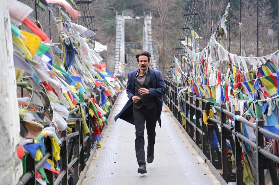 Kay Kay Menon Instagram - Just 6 days to go! #VodkaDiaries #January19 #Thriller #Suspense #Manali #snow #hindifilms Pic credit @artistique_lensman 👌👌