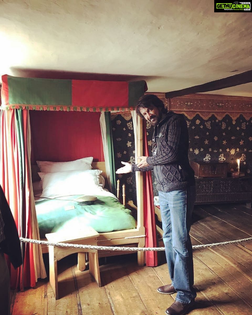 Kay Kay Menon Instagram - Little #shakespeare took his first breath in this room. #ShakespeareLivesHere #stratforduponavon #shakespeareshouse #williamshakespeare #bard #poet #writer #playwright #Haider #adaptation #actorslife #inspiration