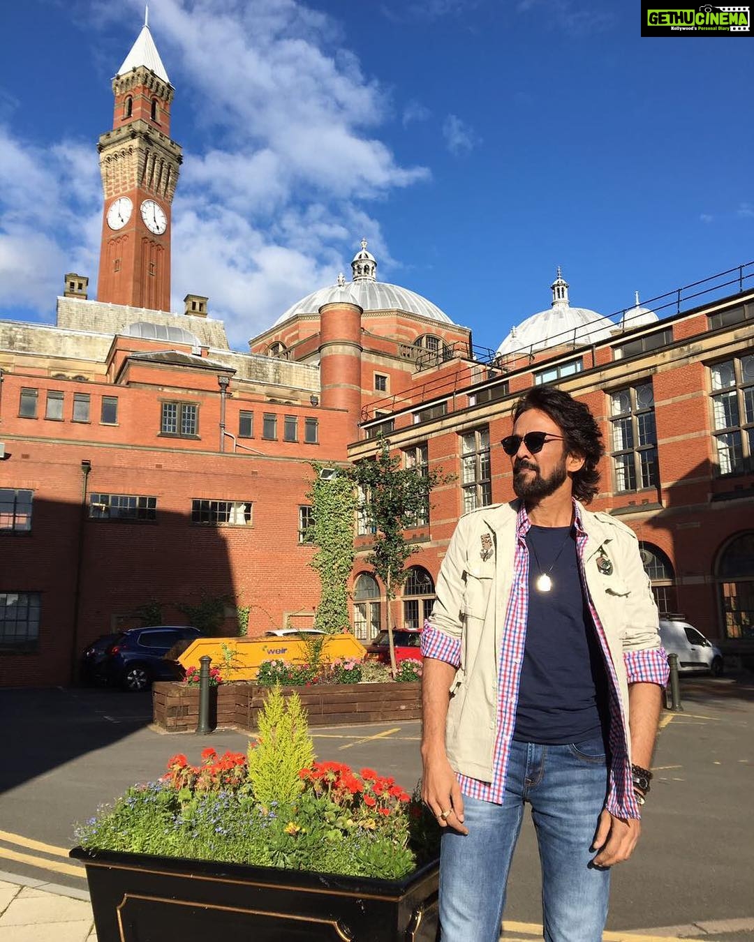 Kay Kay Menon Instagram - A clock can tell you the Time of the Day.. but not the Time of your Life! 😊😊 #London #shootlife #actorslife #BirminghamUniversity #UK #poser #outdoors #goodtimes
