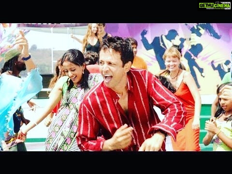 Kay Kay Menon Instagram - Trust me, it was not intended to show off my dancing skills 😊. It was all a part of the Act (spiked soft drink)😊 (link in bio) #HoneymoonTravels #dance #moves #Hindifilm #throwbackthursday