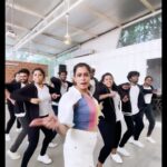 Keerthi shanthanu Instagram - Wish I could dance ‘Half as Good as @dhanushkraja ‘ 👏 💥 #PolladhaUlagam with my team #KikisDanceStudio #maaranonhotstar #polladhaulagam @disneyplushotstartamil @dhanushkraja @karthicknaren_m @gvprakash Shot by : @shanthnu & @pringlejones_ Edited by : @shanthnu DOP : @_parthiban_paramesh_ & @nithin_alex_joseph_