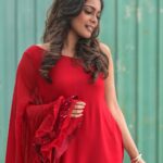 Keerthi shanthanu Instagram – A look was red chilli today 🌶 
For #juniorsuperstars Saturday & Sunday 6.30pm @zeetamizh 
Outfit @_.rubeenavogueofficial._ 
Styling @rajianand 
📸 @storiesbysidhu / @teamcreators