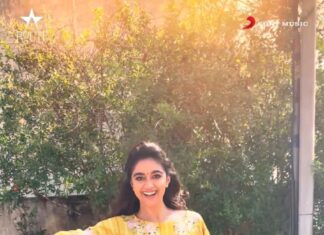 Keerthy Suresh Instagram - Join me in doing the #GandhariGroove, everybody! @therouteofficial @brinda_gopal @pawanch @sonymusic_south @jagadish_palanisamy @ananya_bhat_official @harish_dop #SuddalaAshokTeja @radha_sridhar @krishtheeditor @sibimarappan @kabilanchelliah @archamehta #Gandhari