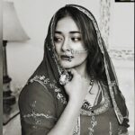 Kiran Rathod Instagram - When your parents ask u to pose for a matrimonial site 😂😂😂😂🤣#traditional#rajput#rajputswag#rajputstyle#kiki💋💋💋
