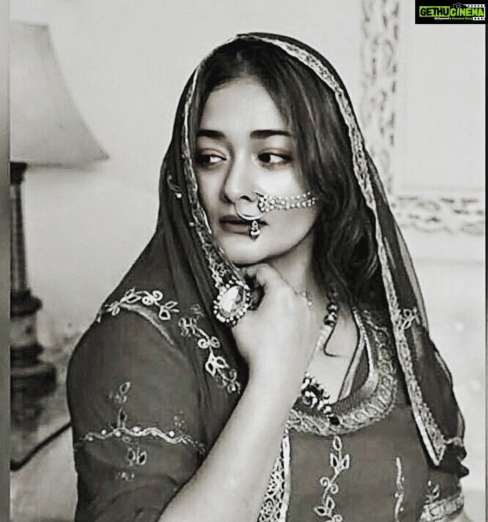 Kiran Rathod Instagram - When your parents ask u to pose for a matrimonial site 😂😂😂😂🤣#traditional#rajput#rajputswag#rajputstyle#kiki💋💋💋