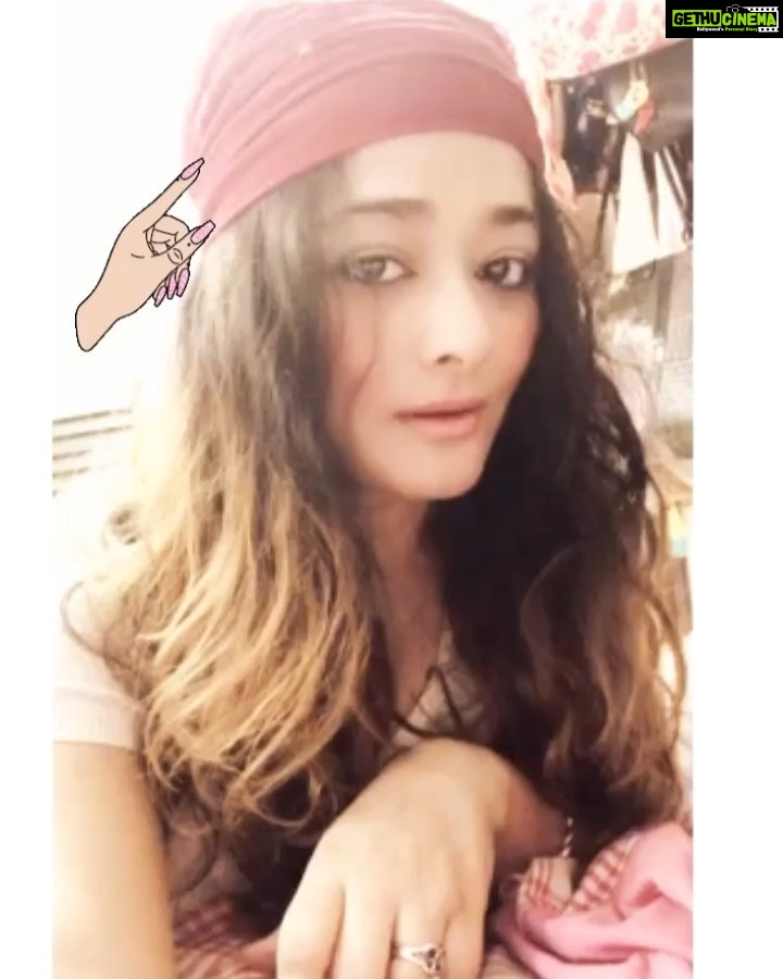 Kiran Rathod Instagram - Old memories from the closet .. this scarf which I had worn for many movies as my lucky mascot ☺️☺️ ... but fondly remembering it for #VillainMovie#tamil#memories#thalaajith#love#chennai#keira#kiran#