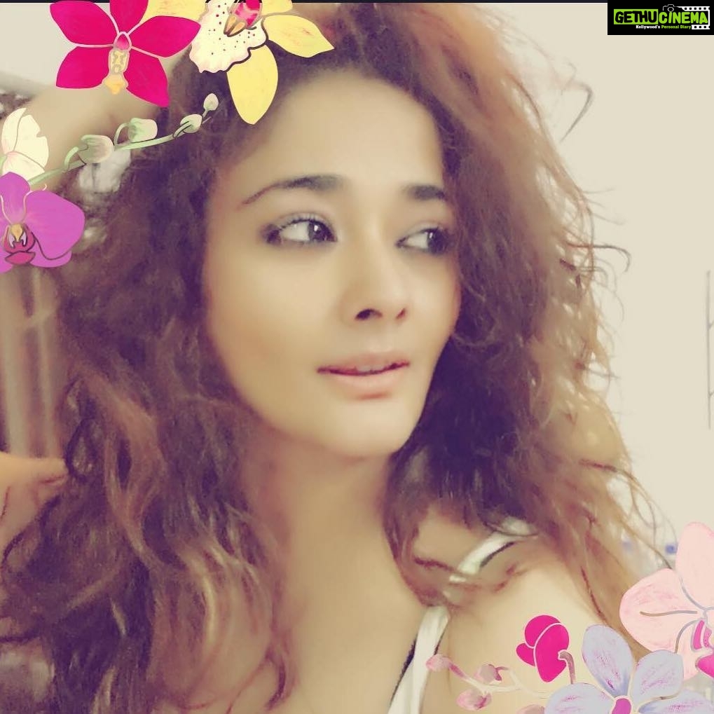 Kiran Rathod Instagram - Donβt study me .. your wonβt graduate ! :Unknown ... ππππ#gowildforawhile#emotewithaquote#kiranrathod#kiki#festivevibes#celebrationoflife#lifeisbeautiful#β€οΈ