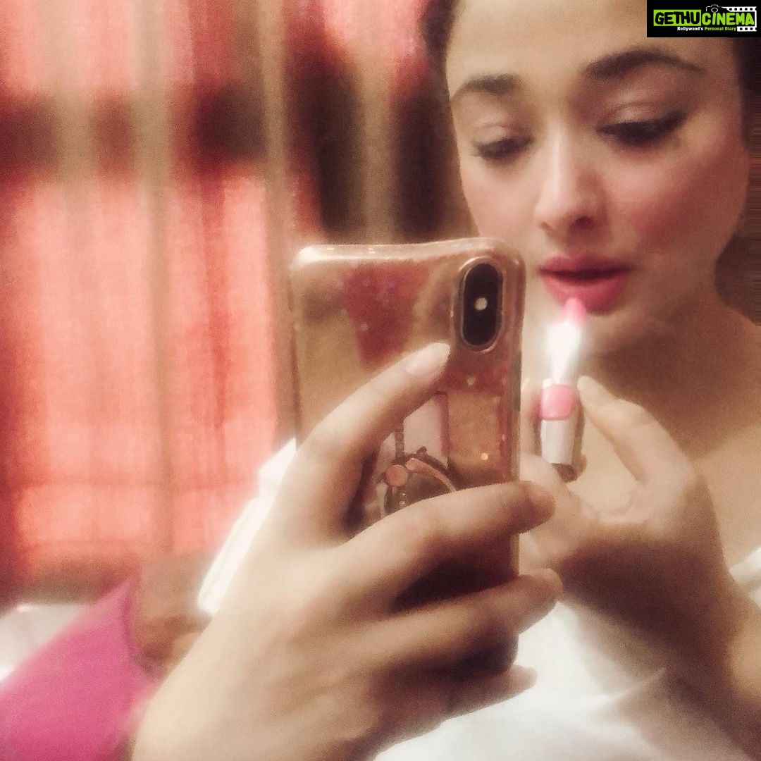 Kiran Rathod Instagram - Give woman the right lipstick and she can conquer the world ๐๐๐๐คค๐คค๐คค said by some unknown but rightly said #lipstick#lipsdontlie๐#lipsticklove#kiki๐๐๐