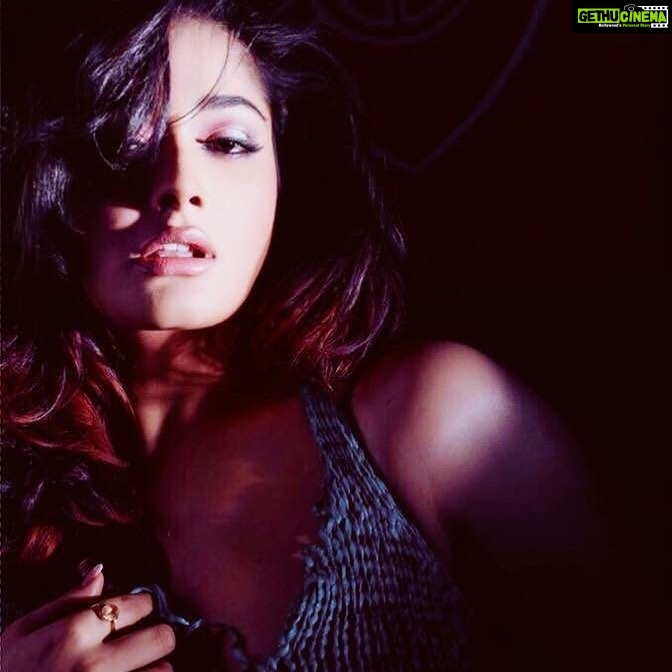 Kiran Rathod Instagram - For your eyes only 😍😍#mondayblues#lovemyjob#lovemyself#kiki#love#respect#moviemastimagic#💓 Mumbai : MayaNagri