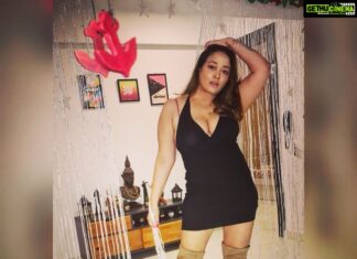 Kiran Rathod Instagram - Tell Her ..... You Love Her........ 😍 💗 😚 🤗 🥳 Bombay