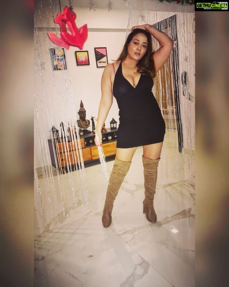 Kiran Rathod Instagram - Tell Her ..... You Love Her........ 😍 💗 😚 🤗 🥳 Bombay