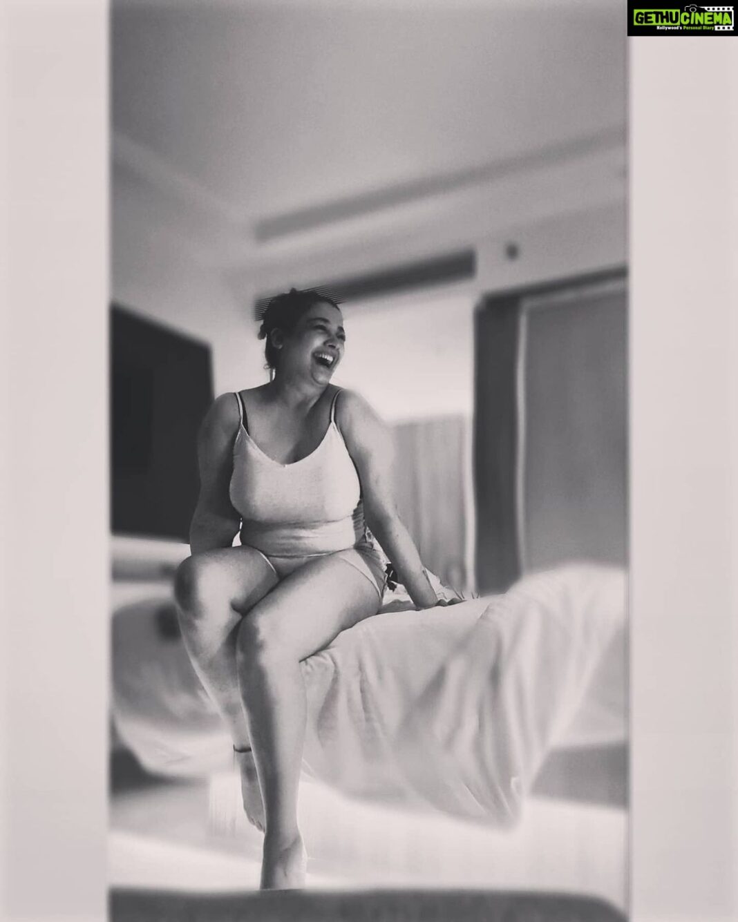 Kiran Rathod Instagram - I click my own pictures Self timer Me and one room ghost who.lives thr for past 90 years Trust me . . . #traveldiaries #instagood