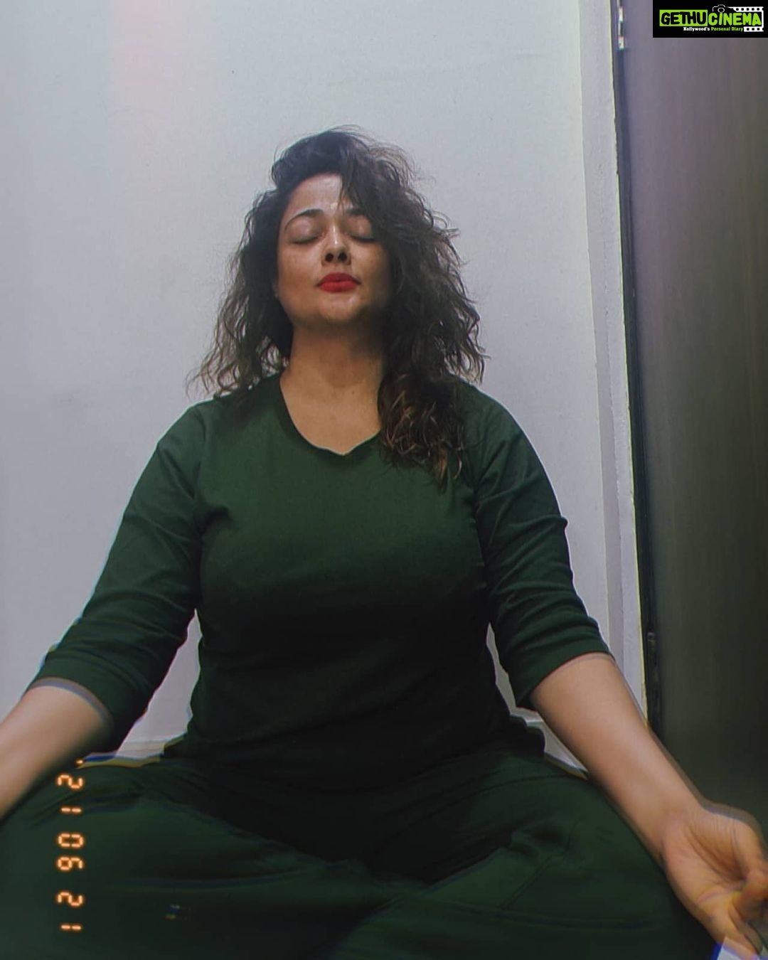 Kiran Rathod Instagram - Yoga se hi hoga .a bit of me once in awhile yoga ππ.. today is nirjala ekadashi as well ..means fast without water .... I too perform a fast without a drop.of water for 24 hours ..I am foodie but dunnu where the power comes withing ... MY LOVE FOR KRISHNA πππ. ... I am Sure ..this fast had made many changes in my life since i have been doin every year... appreciate every little changes and things around... BE A MIRACLE JAI SHREE KRISHNA #yogaday#yoga#indiantradition#internationalyogaday#nirjalaekadashi World is Beautiful