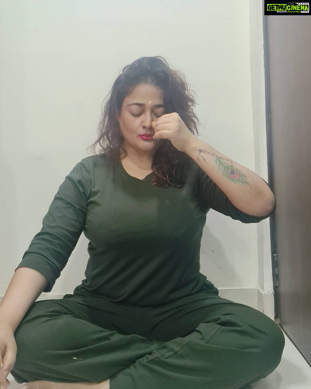 Kiran Rathod Instagram - Yoga se hi hoga .a bit of me once in awhile yoga ππ.. today is nirjala ekadashi as well ..means fast without water .... I too perform a fast without a drop.of water for 24 hours ..I am foodie but dunnu where the power comes withing ... MY LOVE FOR KRISHNA πππ. ... I am Sure ..this fast had made many changes in my life since i have been doin every year... appreciate every little changes and things around... BE A MIRACLE JAI SHREE KRISHNA #yogaday#yoga#indiantradition#internationalyogaday#nirjalaekadashi World is Beautiful