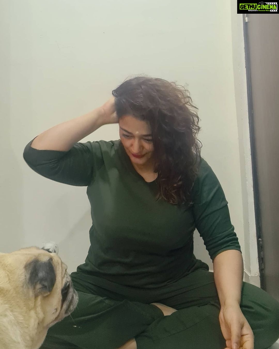 Kiran Rathod Instagram - Yoga se hi hoga .a bit of me once in awhile yoga ππ.. today is nirjala ekadashi as well ..means fast without water .... I too perform a fast without a drop.of water for 24 hours ..I am foodie but dunnu where the power comes withing ... MY LOVE FOR KRISHNA πππ. ... I am Sure ..this fast had made many changes in my life since i have been doin every year... appreciate every little changes and things around... BE A MIRACLE JAI SHREE KRISHNA #yogaday#yoga#indiantradition#internationalyogaday#nirjalaekadashi World is Beautiful