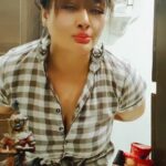 Kiran Rathod Instagram – Thank you 400k family … thanks for your love but still 👈 thanking me for the effort i put in my post 😅😅😅 

#reelsinstagram#reels#reelsindia #reelitfeelit #reelkarofeelkaro #thankyou