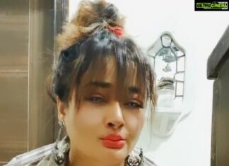 Kiran Rathod Instagram - Thank you 400k family ... thanks for your love but still 👈 thanking me for the effort i put in my post 😅😅😅 #reelsinstagram#reels#reelsindia #reelitfeelit #reelkarofeelkaro #thankyou