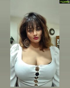 Kiran Rathod Instagram - When someone tries to hurt your feelings. But..................... u don't have one 😝😝😝 #weekendvibes#instamood😍#ınstagood#picoftheday#lookoftheday#saturdayvibes
