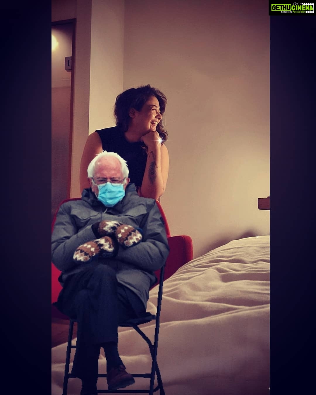 Kiran Rathod Instagram - #saturdaynight with one n only #berniesanders .... had a great laugh and some serious conversation including the #covid and #vaccination... #globalissues .. my eyes were only on his famous mittens #berniemittens