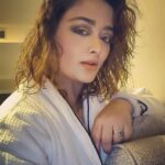 Kiran Rathod Instagram - Does my Sparkle burn your eyes 😉 #lit#savage#toohottohandle#winkwink#bathrobeselfie#hatersgonnahate#beyourself#loveyourself. #instagood#instamood😍