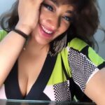 Kiran Rathod Instagram - My song my film .. can’t believe I look still. The Same or even more hotter 😜😜😜😜😅😅.. still loving it ..Hello hello Ni kadhala 🤤🤤🤤😄😄😜😜😜 call me 😅😅Ina macha