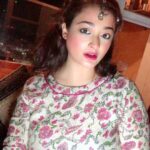 Kiran Rathod Instagram - यें ऊँठे सुबह चले ... यें झुकें शाम ढलें....🎶🎵 तेरी आँखों के सिवा दुनिया में रखा क्या है 🎶🎵 ❤️ #oldhindisongs#mohdrafi#latadidi#sunday#funday#instagood#picoftheday#hashtag#blessed