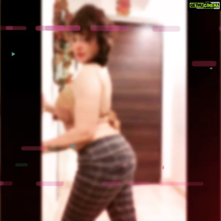 Kiran Rathod Instagram - Too success in life ... You need two things .... Ignorance and Confidence .... πππππΌπππ #2020