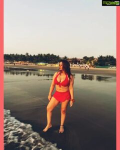 Kiran Rathod Instagram - Ok ok so last pic from the beach wear 🤠🤠🥳🥳🤓rest link in bio 👆
