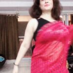 Kiran Rathod Instagram - The world Stops when I wear A Saree 😜😜😜😜#selfpraise#saree#indianoutfitswag