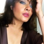 Kiran Rathod Instagram - Aankh hai bhari bhari aur tum .... Muskurane ki Baat karte ho 🎶🎶🎶🎶 #instadaily#instagood#instamood#instaart