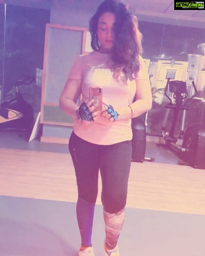Kiran Rathod Instagram - Miss my gym 🙁🙁.. where I would go .. click few pictures n come back 🤣🤣🤣🤣🙈🙈